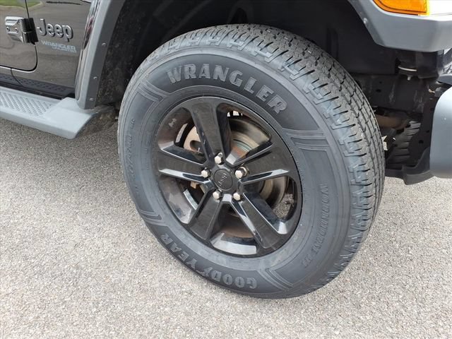 Used 2020 Jeep Wrangler Unlimited Sahara AWD/4WD image 4