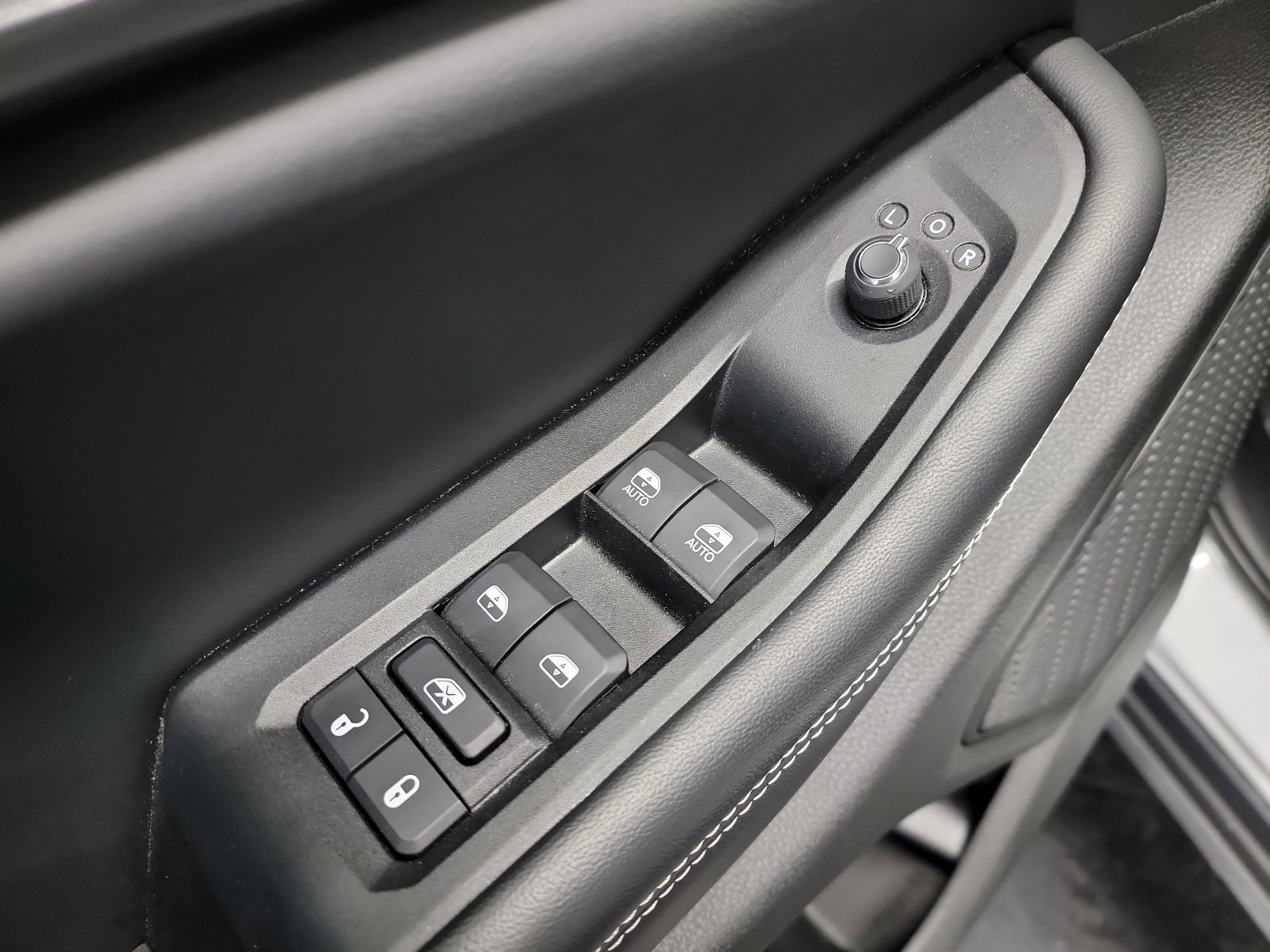 Used 2023 Jeep Grand Cherokee Altitude AWD/4WD image 17