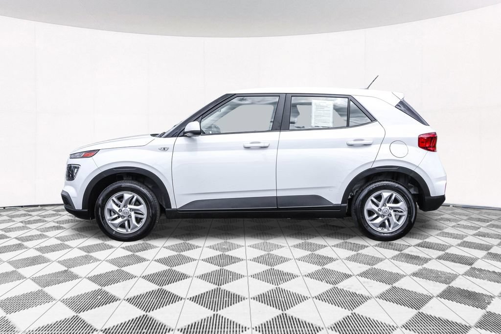 Used 2025 Hyundai Venue SE FWD image 14