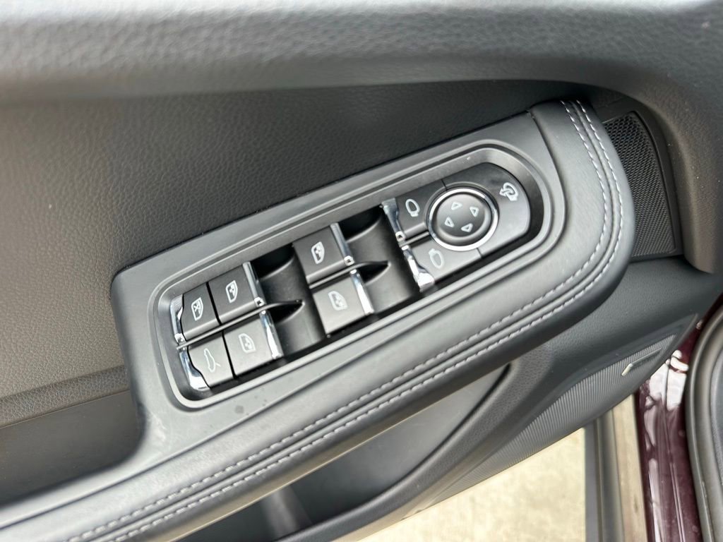 Certified 2025 Porsche Macan Turbo image 21