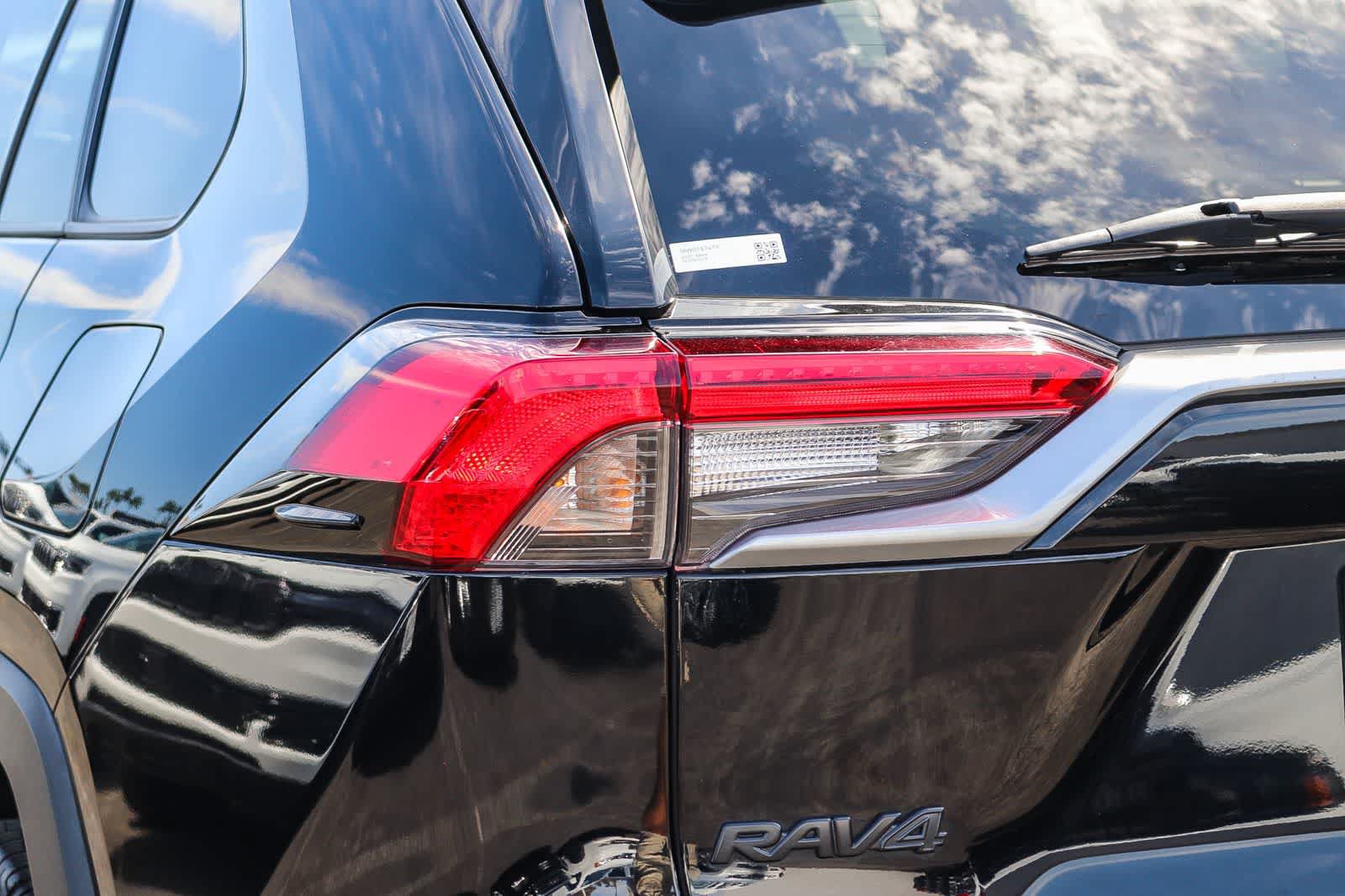 Used 2021 Toyota RAV4 Limited AWD/4WD image 7