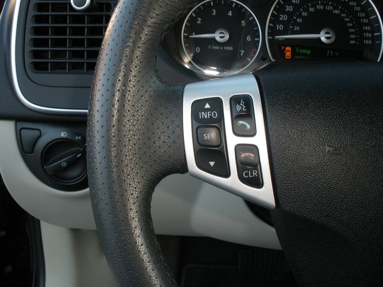 Used 2009 Saab 9-3 2.0T w/ Cold Weather Package FWD image 32