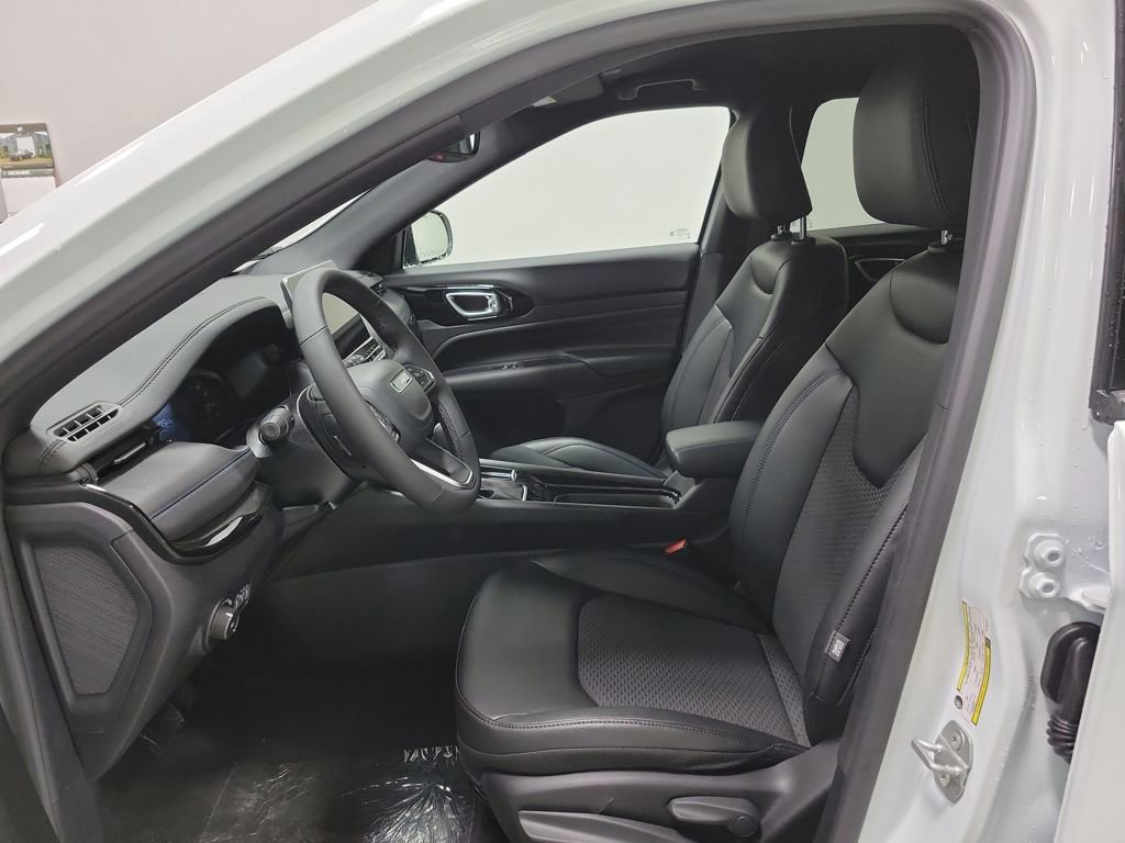 New 2026 Jeep Compass Latitude image 11