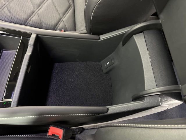 Used 2024 Volkswagen Atlas SE w/ Black Wheel Package image 31