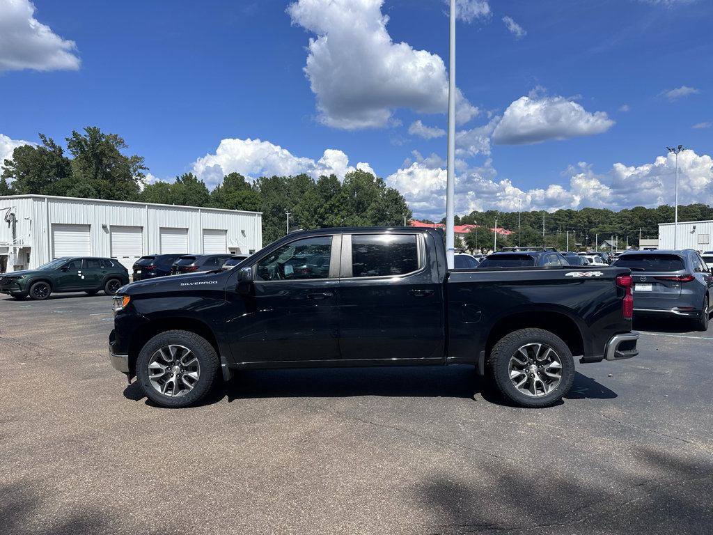 Used 2023 Chevrolet Silverado 1500 LT AWD/4WD image 2