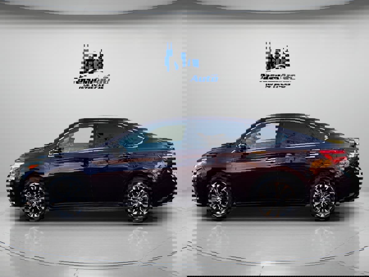 Used 2018 Toyota Avalon XLE image 9