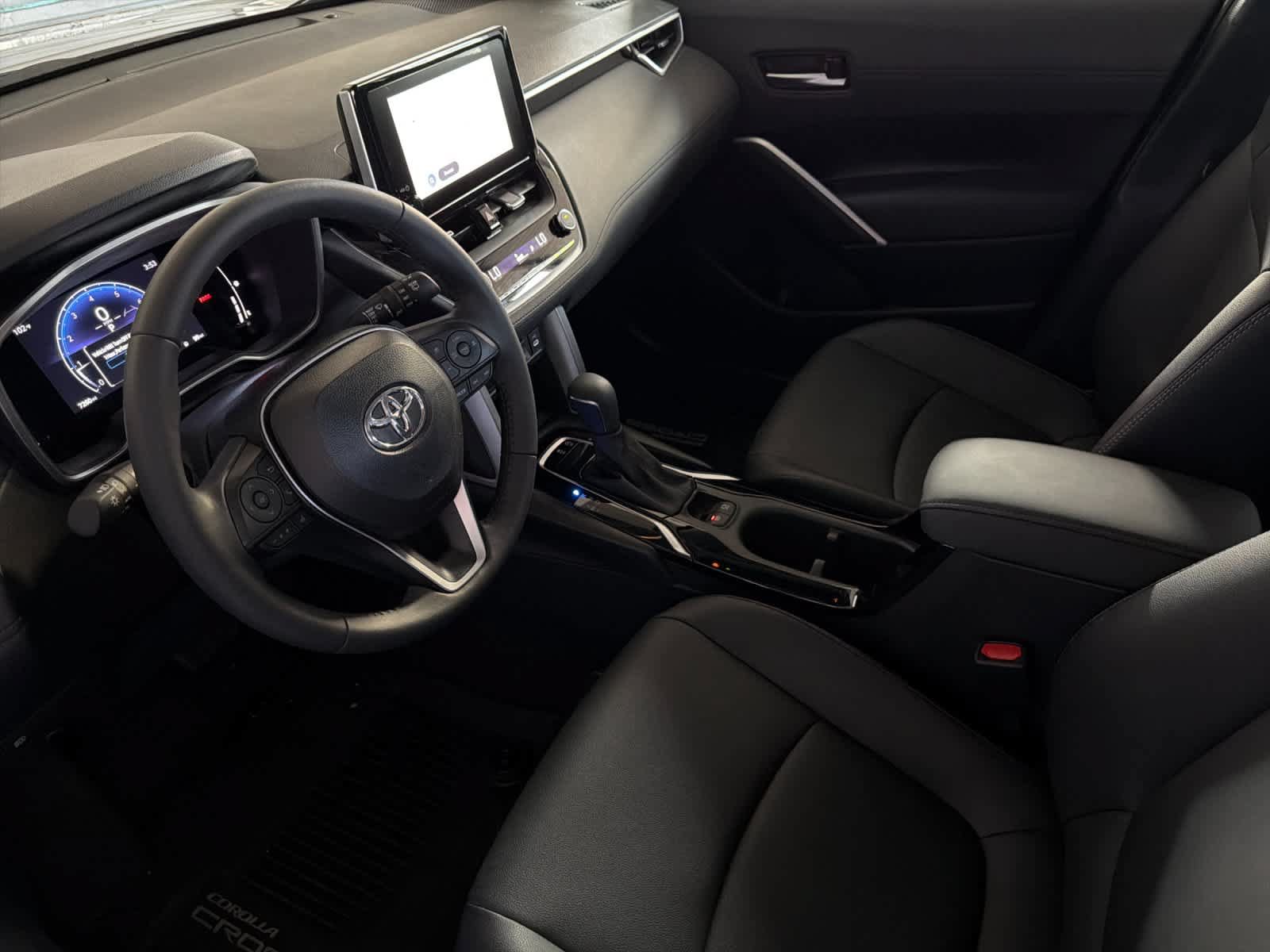 Used 2025 Toyota Corolla Cross XLE FWD image 11