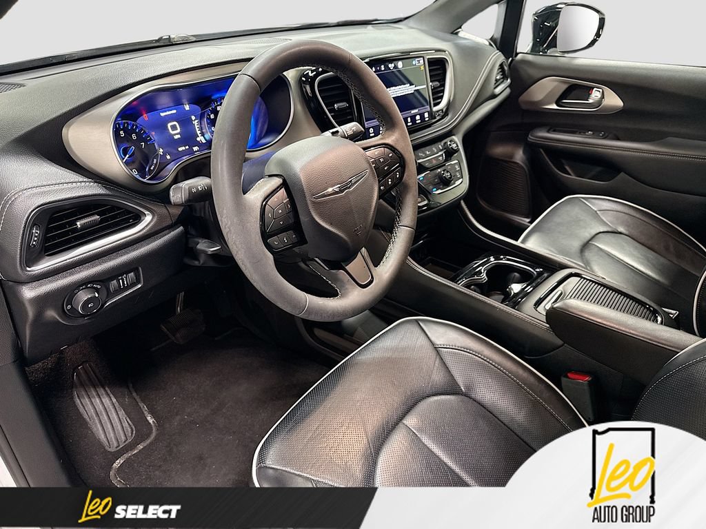 Used 2023 Chrysler Pacifica Limited w/ Uconnect Theater Family Group AWD/4WD image 12