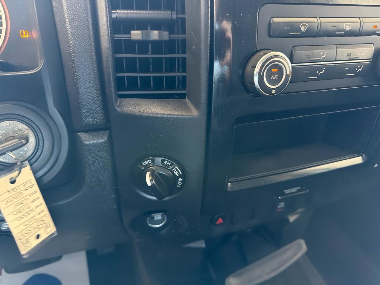 Used 2013 Nissan Titan SV AWD/4WD image 19