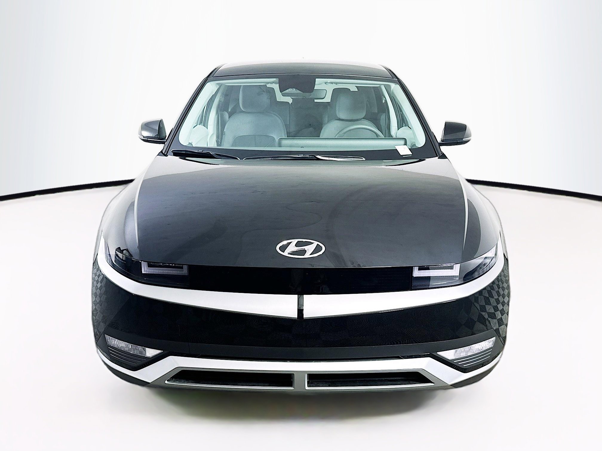 Used 2024 Hyundai Ioniq 5 SE image 2