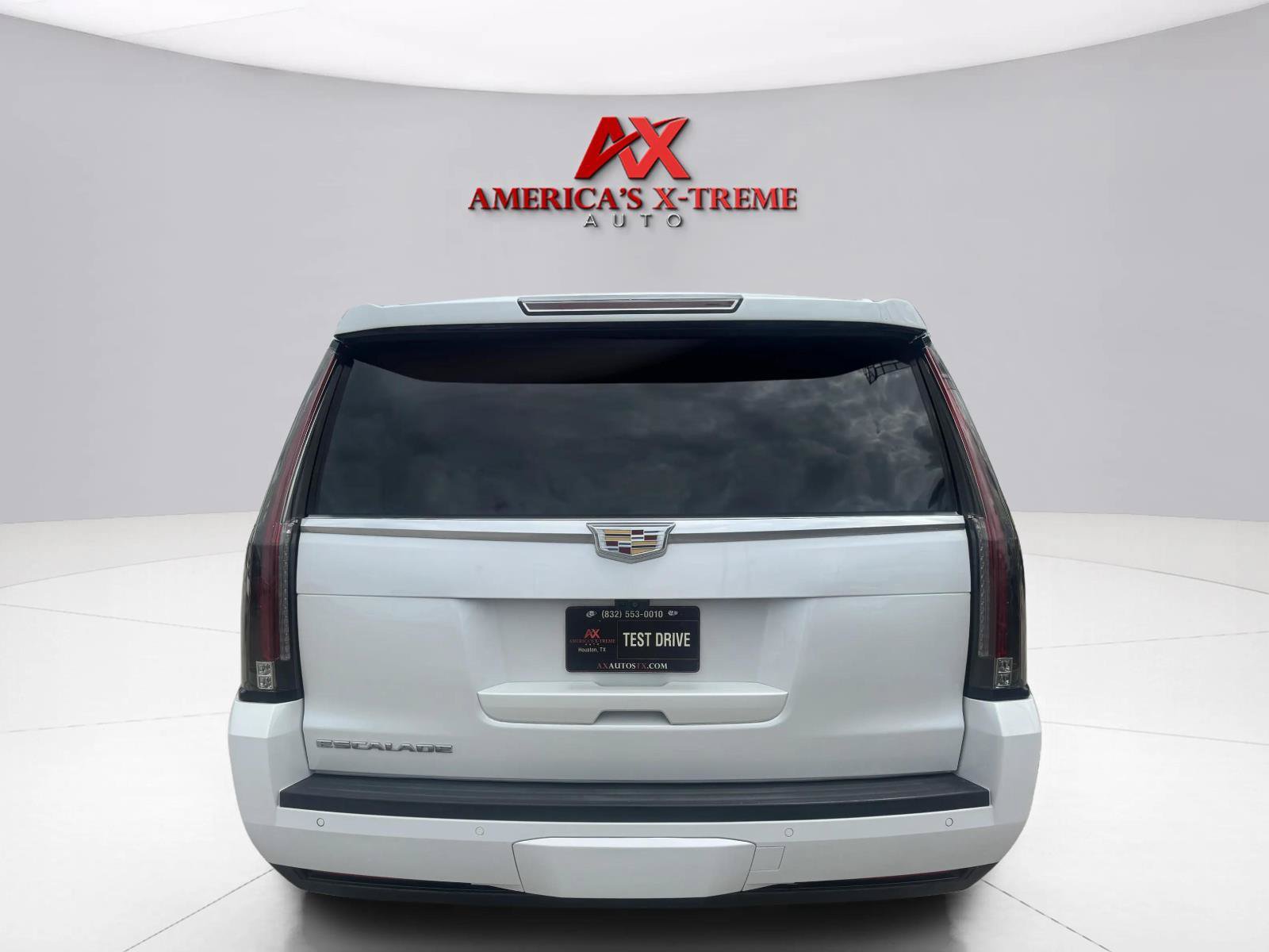 Used 2020 Cadillac Escalade Premium Luxury AWD/4WD image 5