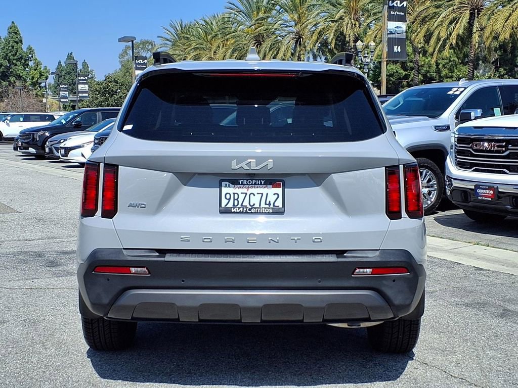 Certified 2022 Kia Sorento S image 4