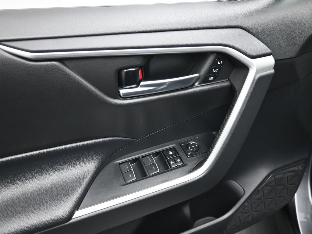 Used 2022 Toyota RAV4 XLE Premium AWD/4WD image 11