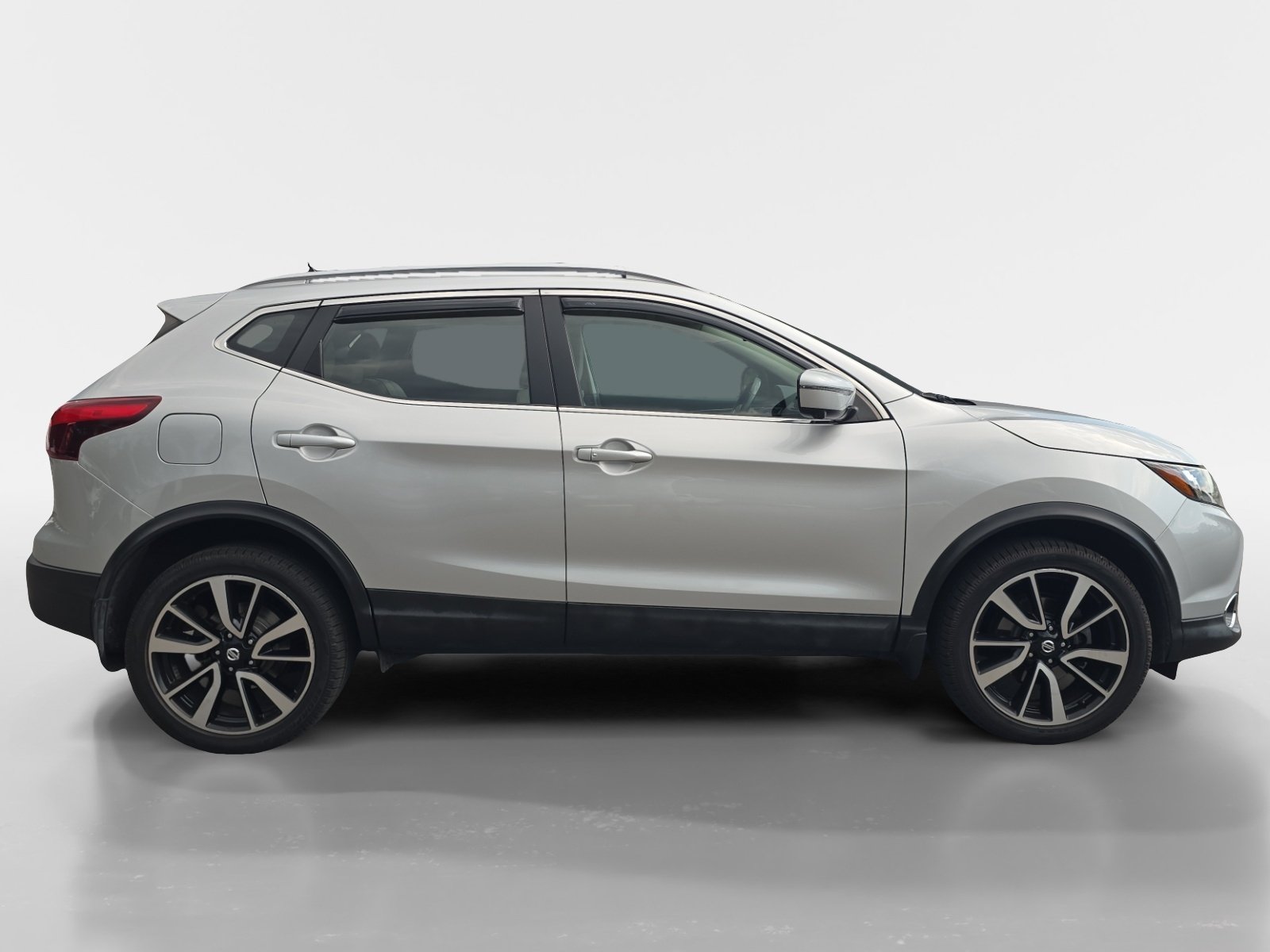 Used 2018 Nissan Rogue Sport SL FWD image 7