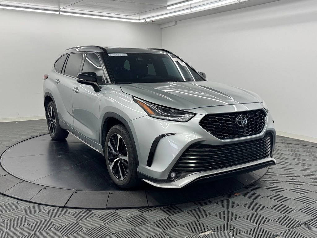 Used 2021 Toyota Highlander XSE AWD/4WD video 3