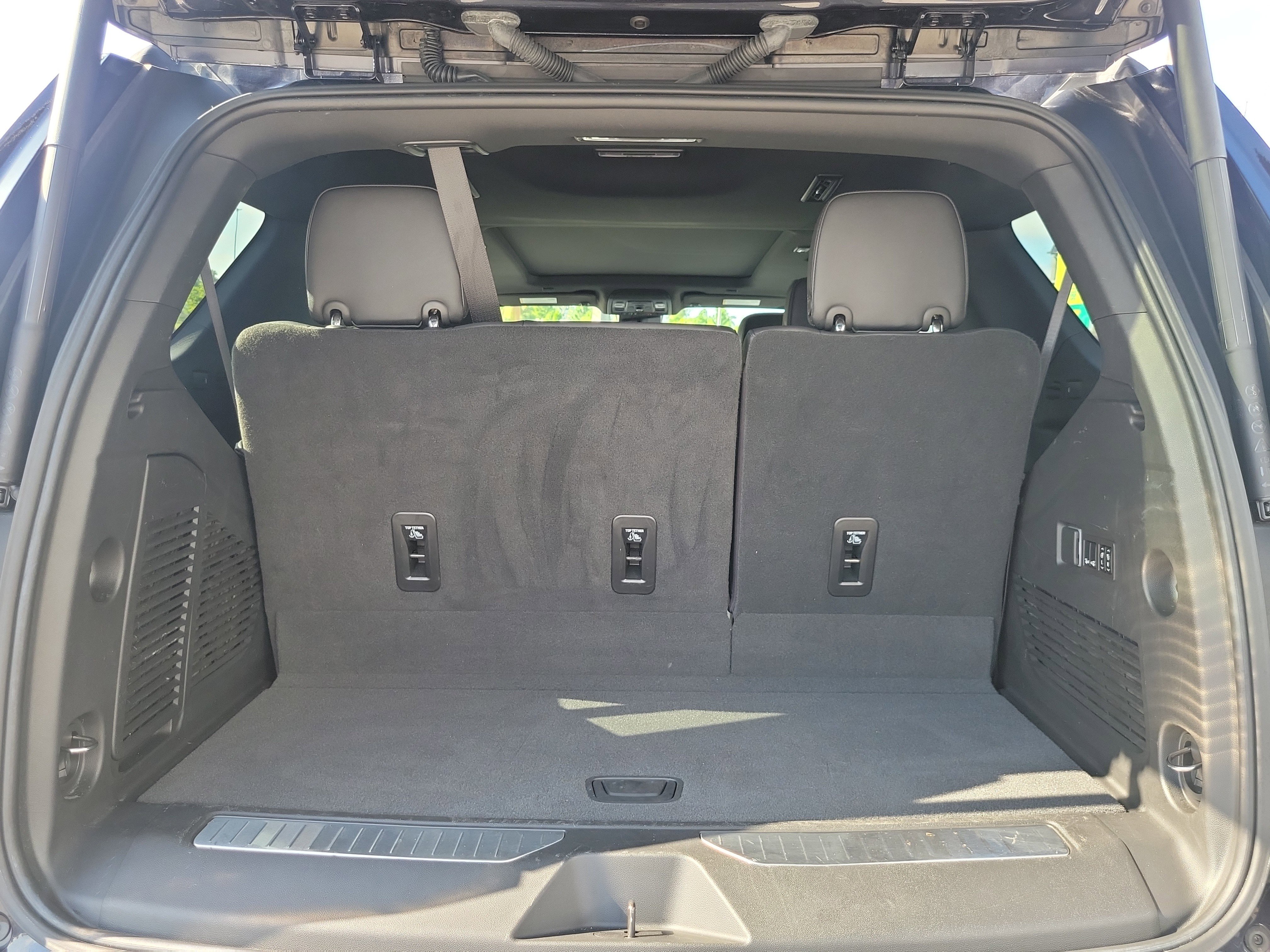 Used 2024 Chevrolet Tahoe Z71 w/ Luxury Package AWD/4WD image 18