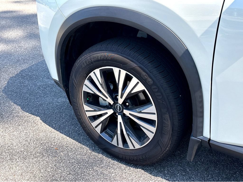 Certified 2023 Nissan Rogue SV FWD image 22