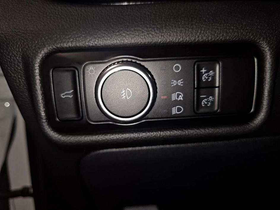 Used 2023 Ford Explorer ST-Line image 12