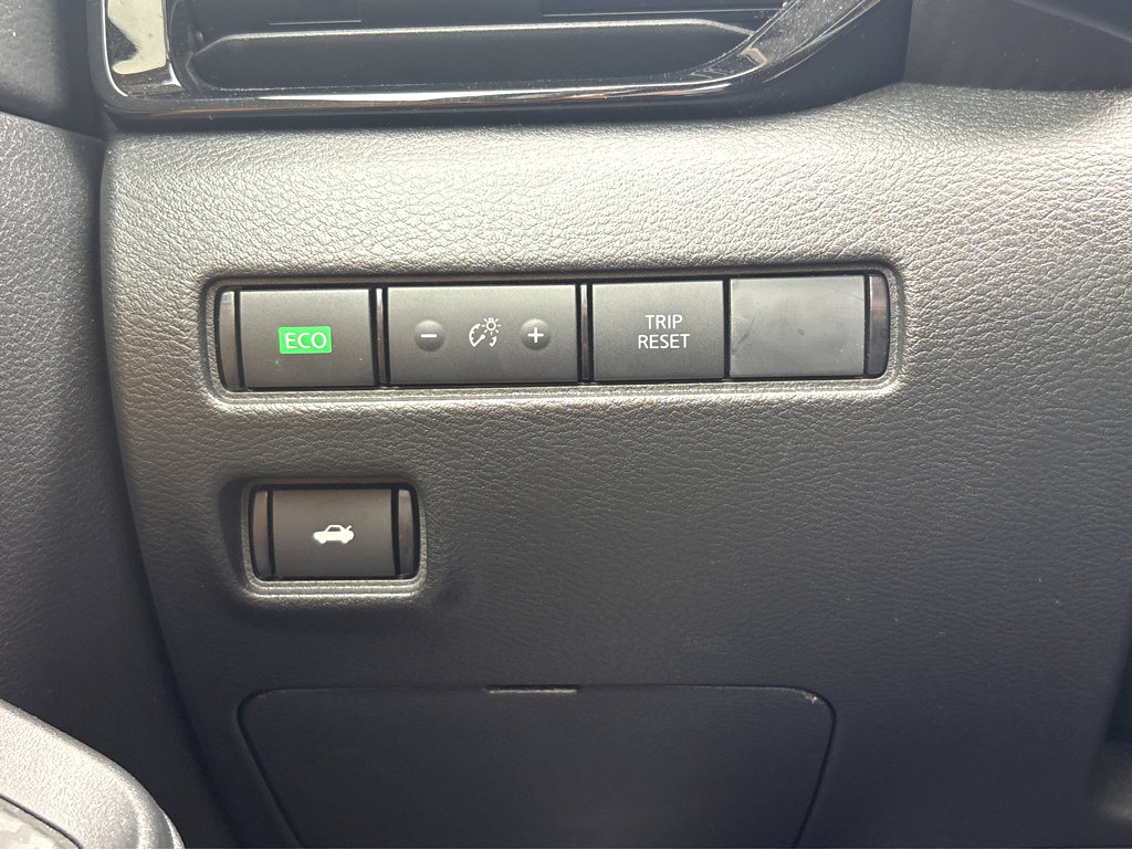 Used 2023 Nissan Sentra SV w/ SV Premium Package FWD image 16