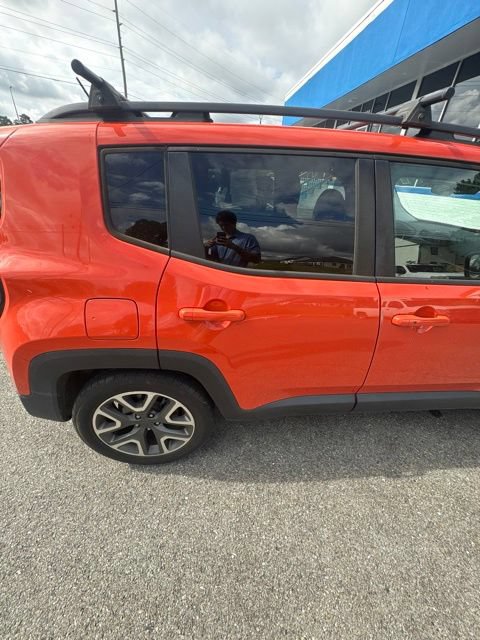 Used 2016 Jeep Renegade Latitude FWD image 22