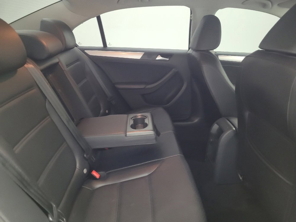 Used 2018 Volkswagen Jetta SEL FWD image 19