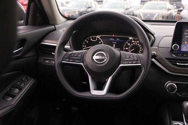 Used 2025 Nissan Altima 2.5 SV image 23