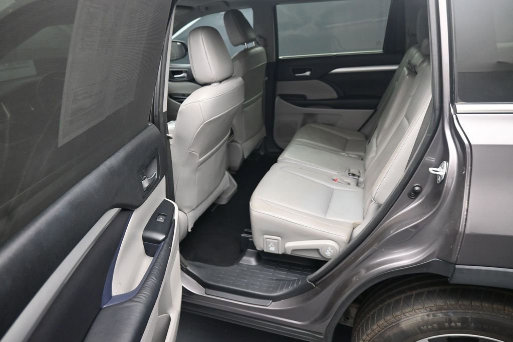 Used 2016 Toyota Highlander XLE AWD/4WD image 21