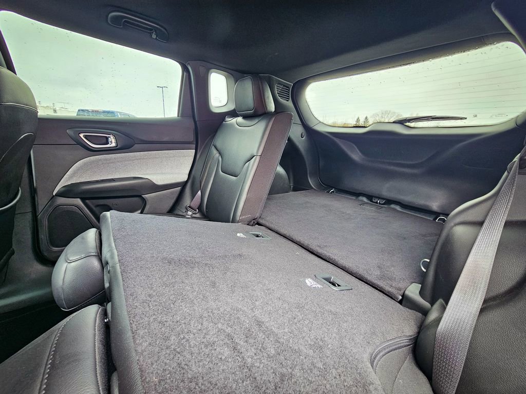 Used 2024 Jeep Compass Latitude image 34