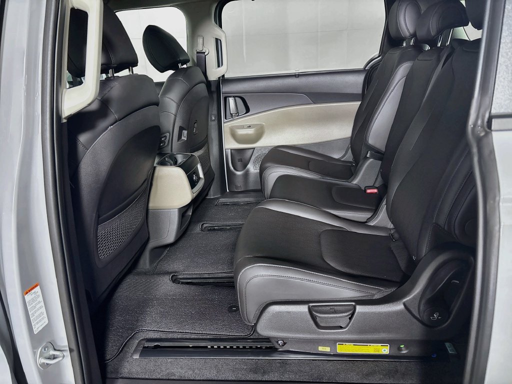 New 2027 Kia Carnival EX FWD image 19