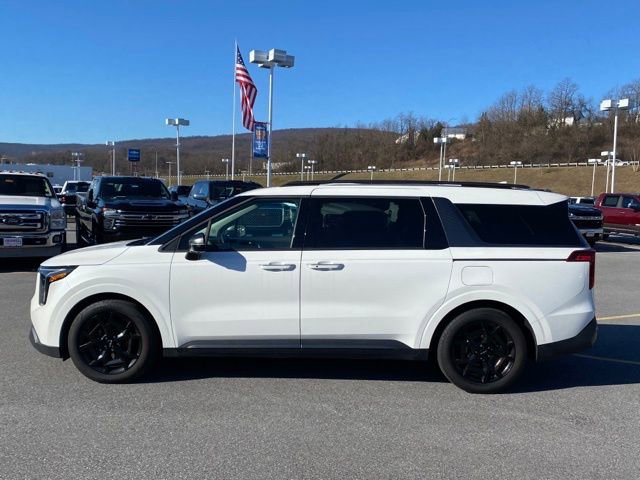 Used 2025 Kia Carnival SX w/ SX Dark Edition Package image 2