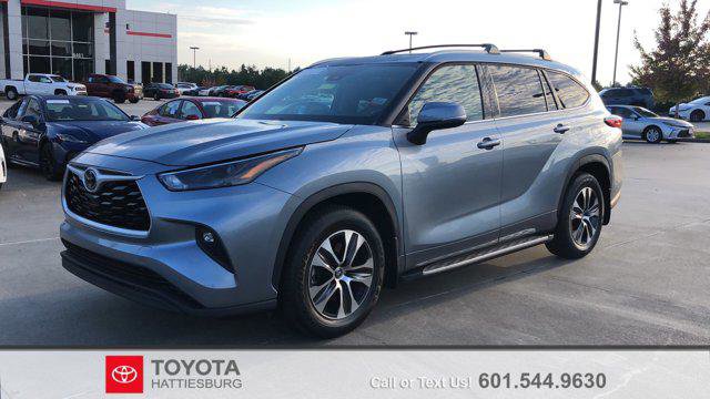Certified 2022 Toyota Highlander XLE image 1