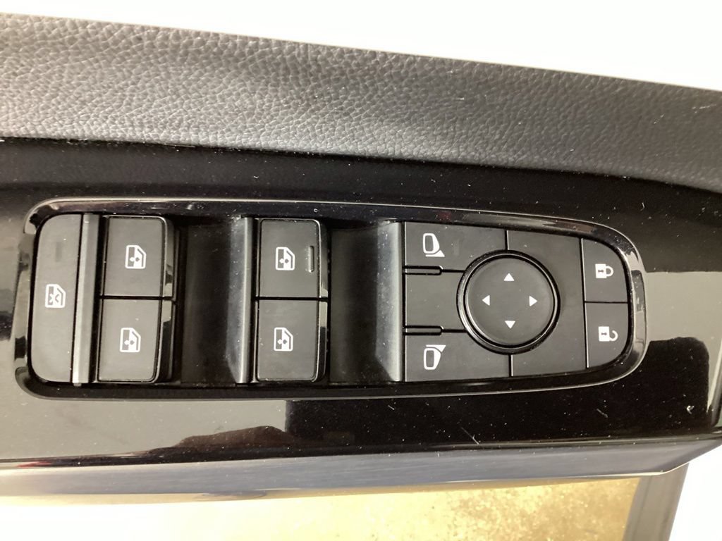 Used 2022 Nissan Pathfinder SL AWD/4WD image 18