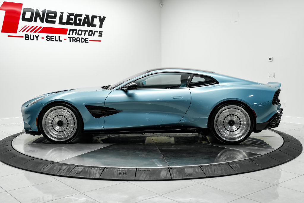 Used 2025 Aston Martin Vanquish RWD image 12