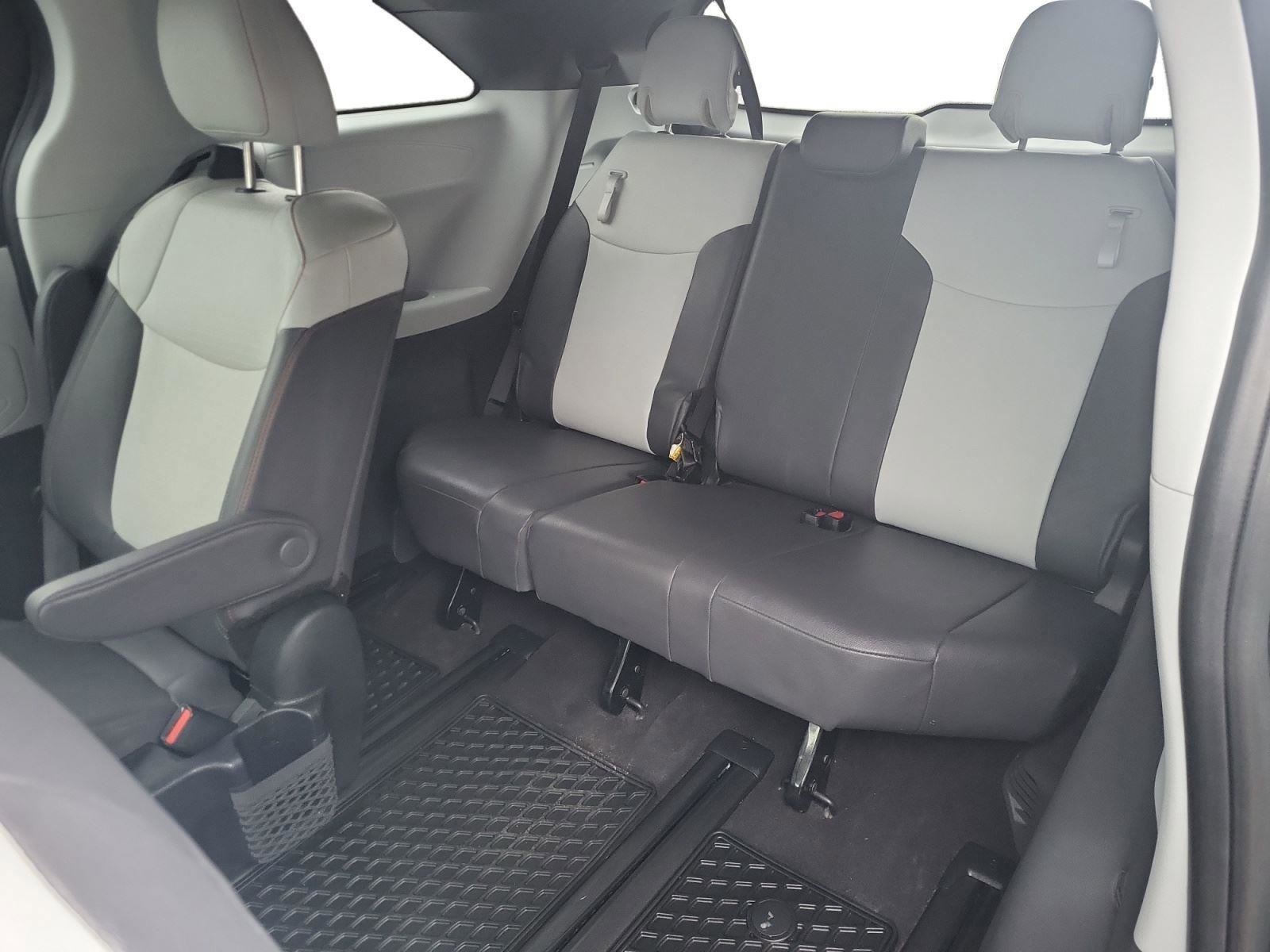 Used 2023 Toyota Sienna XLE image 22