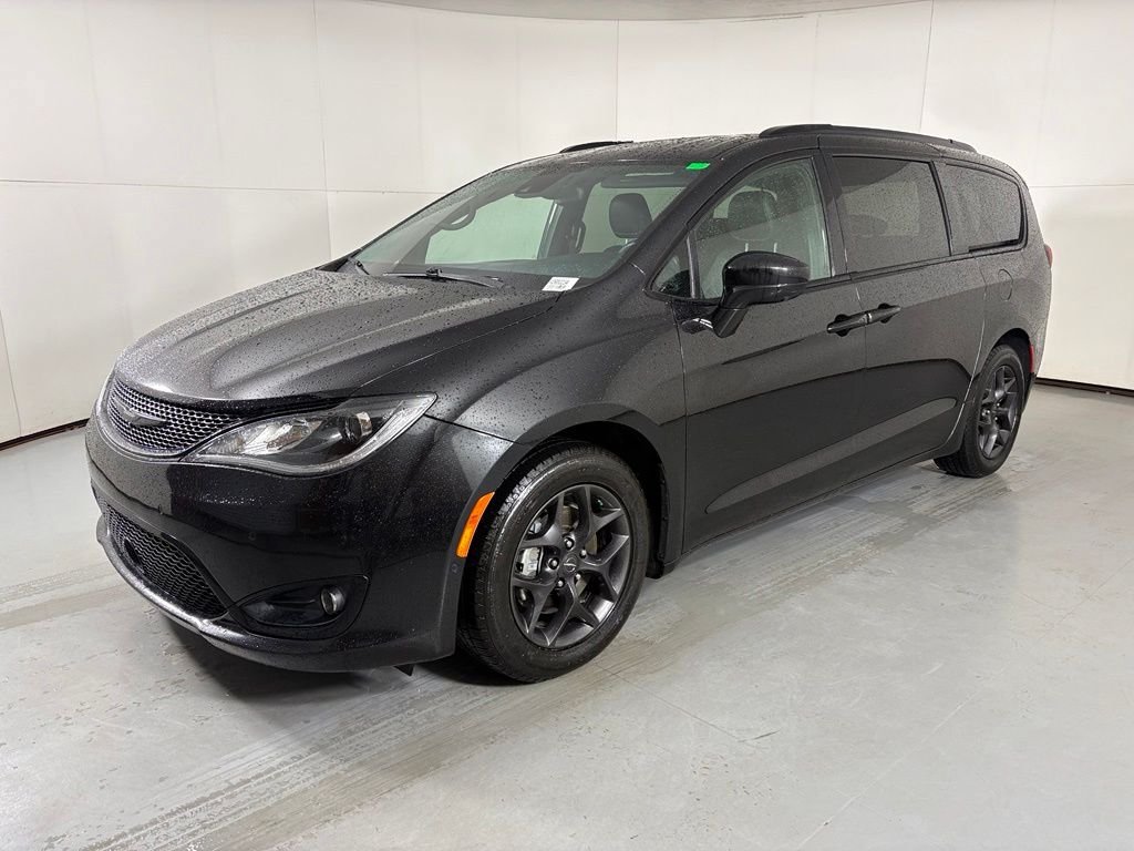 Used 2020 Chrysler Pacifica Touring-L Plus FWD image 4