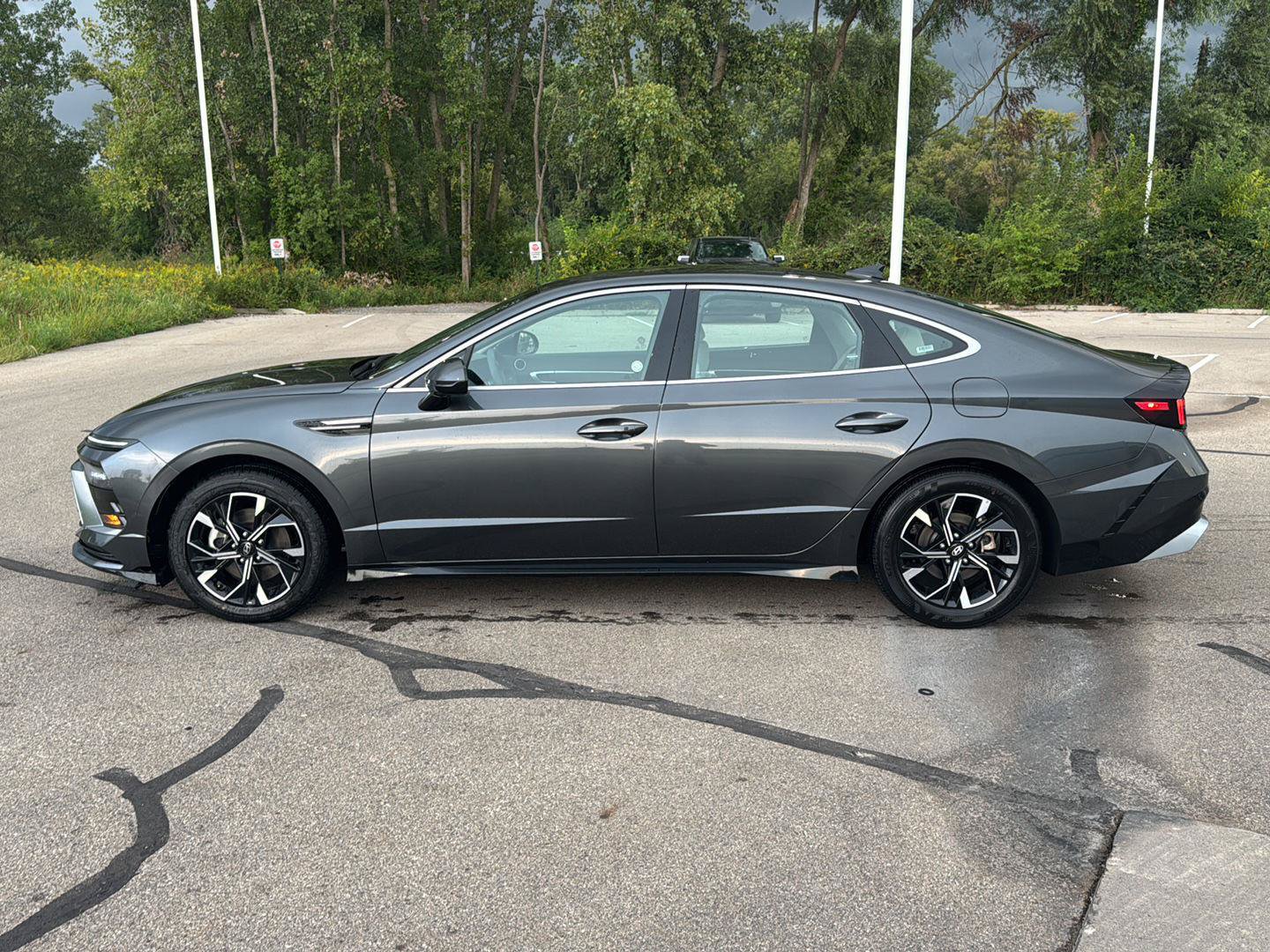 Used 2025 Hyundai Sonata SEL FWD image 2