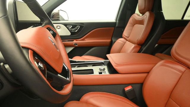 Used 2025 Lincoln Aviator Reserve w/ Equipment Group 201A AWD/4WD image 23