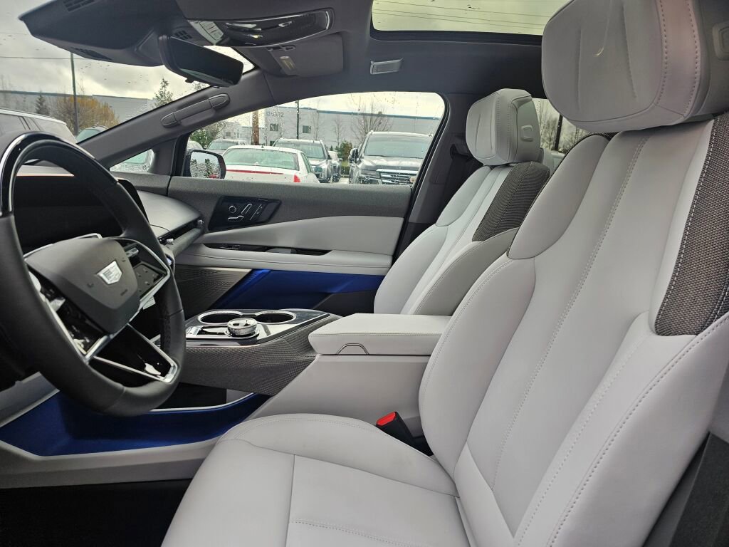 New 2026 Cadillac Optiq Luxury 1 image 29