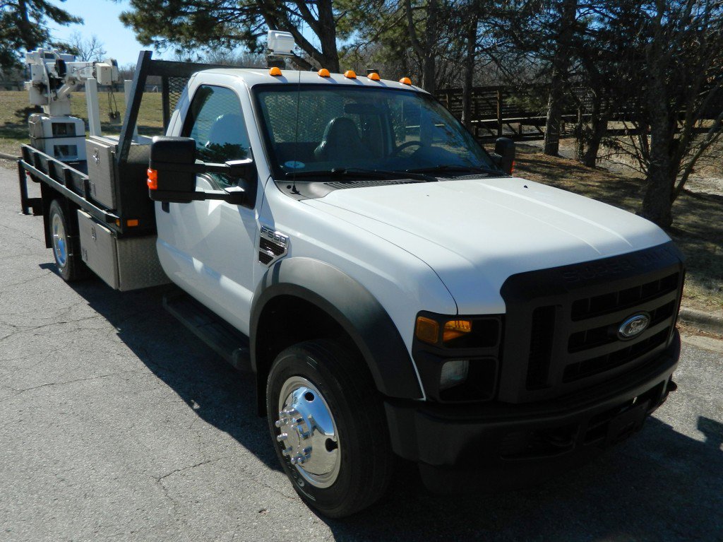 Used 2009 Ford F550 2WD Regular Cab Super Duty image 3
