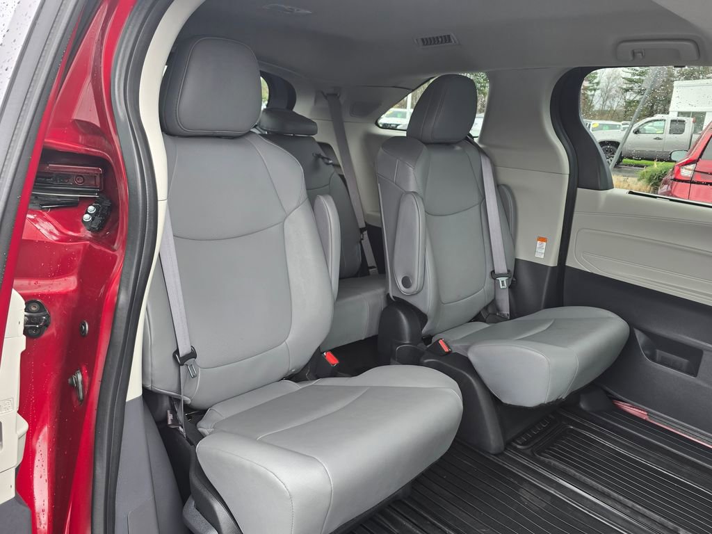 Used 2024 Toyota Sienna XLE w/ XLE Plus Package image 14