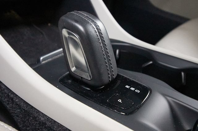 Used 2019 Volvo XC40 T5 Momentum AWD/4WD image 9