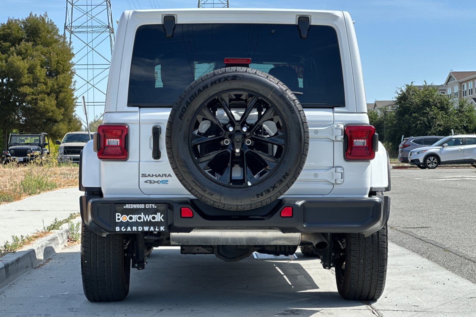 Used 2025 Jeep Wrangler Unlimited Sahara AWD/4WD image 5