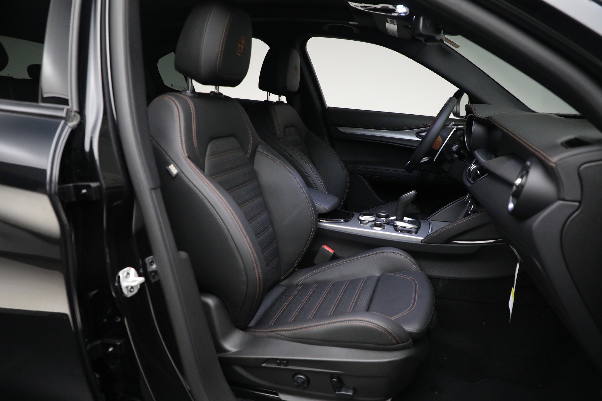 New 2025 Alfa Romeo Stelvio Sprint image 21