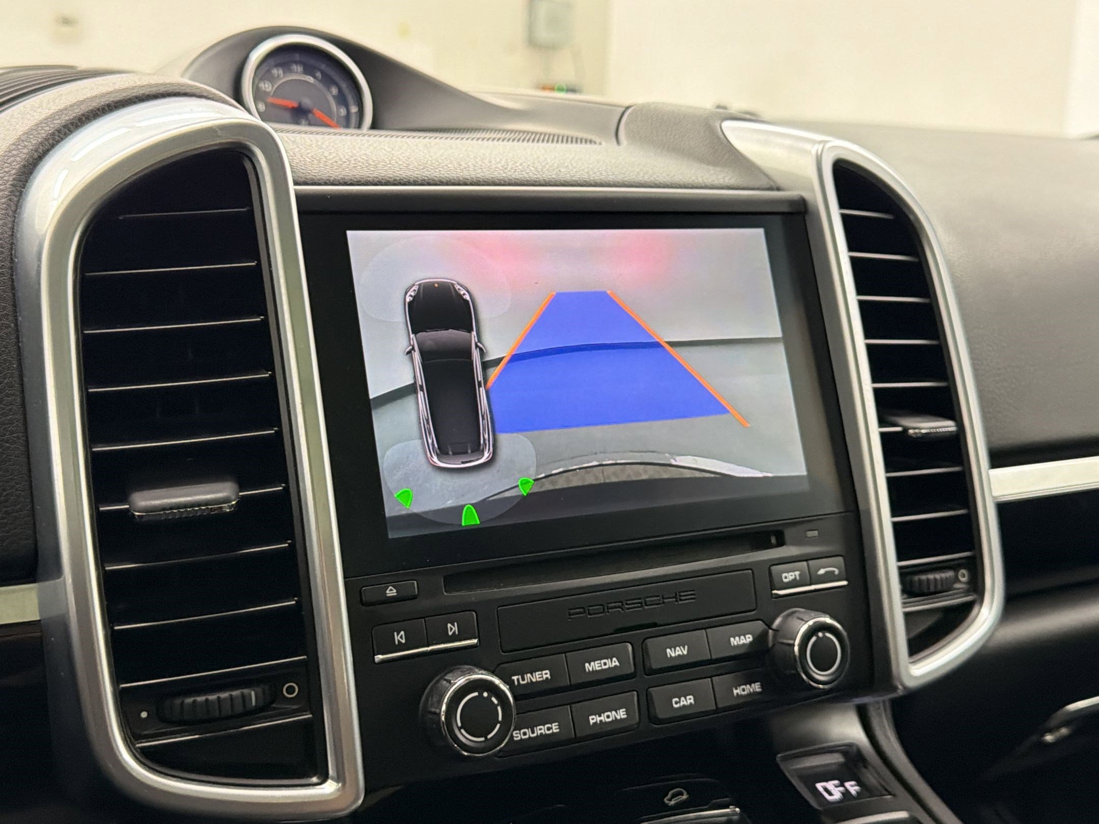 Used 2017 Porsche Cayenne AWD/4WD image 25