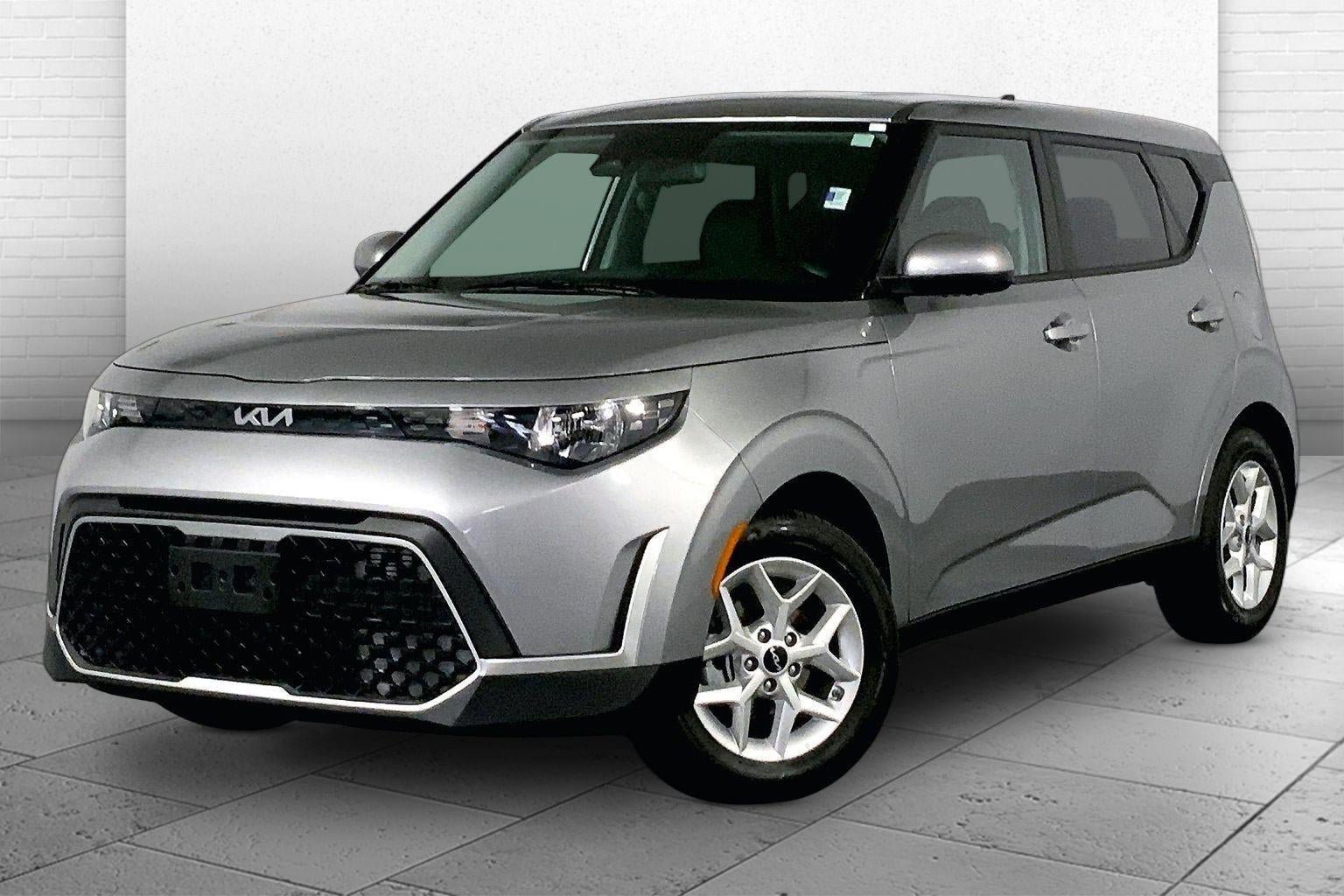 Certified 2025 Kia Soul LX w/ LX Technology Package FWD image 12