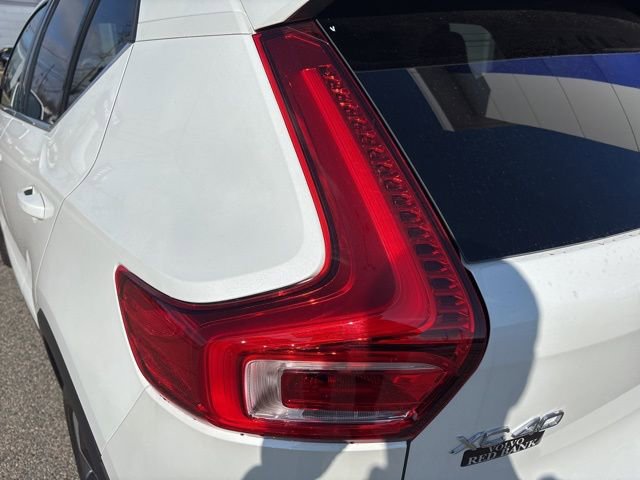 Used 2025 Volvo XC40 B5 Plus image 11