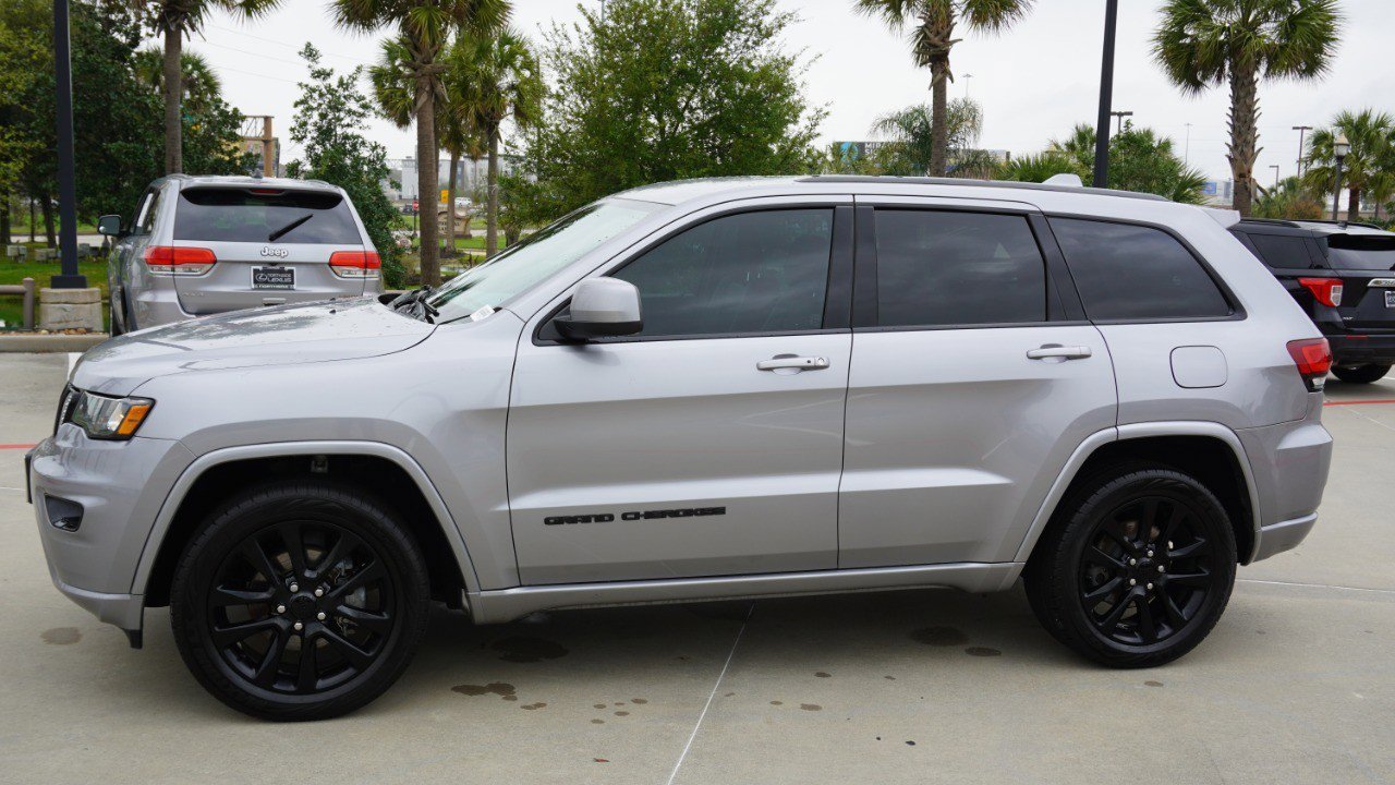 Used 2019 Jeep Grand Cherokee Altitude image 5