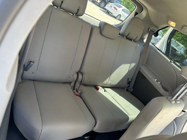 Used 2019 Toyota Sienna XLE w/ XLE Navigation Package FWD image 19