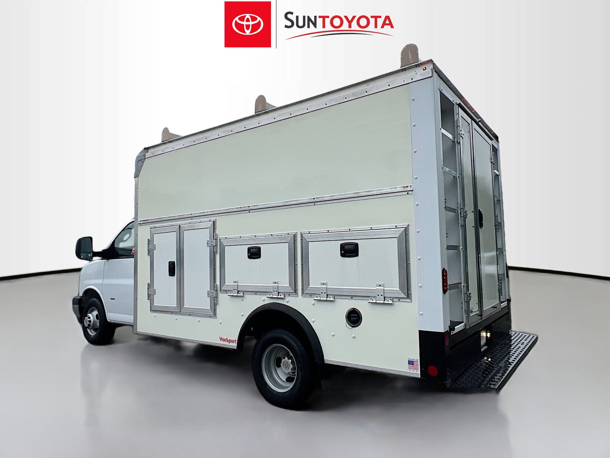 Used 2022 Chevrolet Express 3500 w/ Power Convenience Package image 6