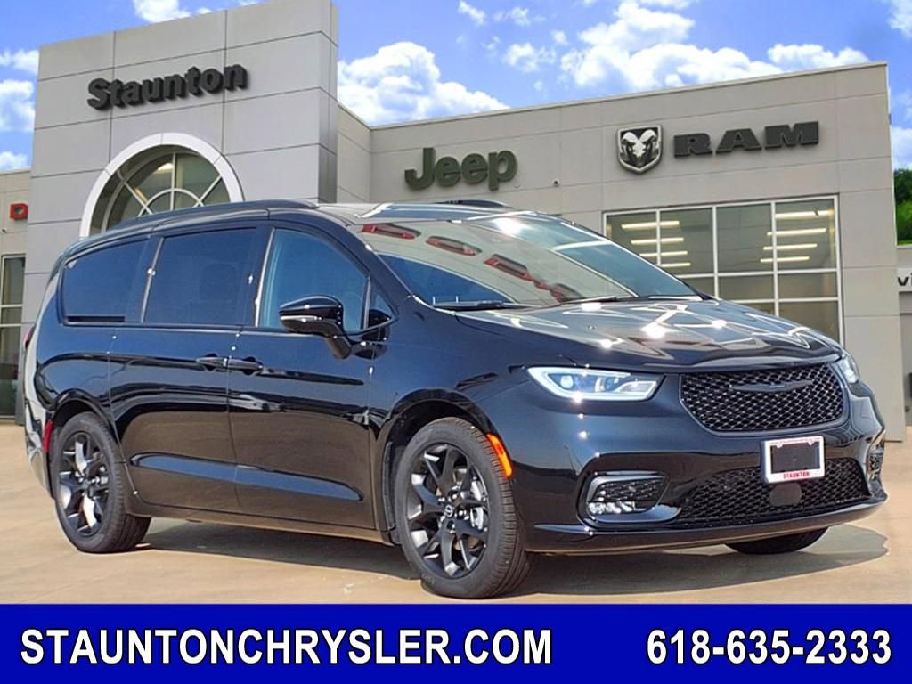 New 2025 Chrysler Pacifica Limited w/ Trailer Tow Group image 1
